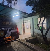 Homem em situação de rua é detido suspeito de depredar comércios em Maceió