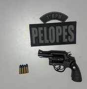 Jovem é preso após polícia apreender revólver e motocicleta em Arapiraca