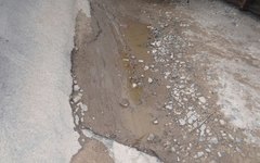 Carreta tomba na Avenida Menino Marcelo