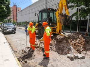 Operação flagra ligação clandestina de esgoto em condomínio na Jatiúca