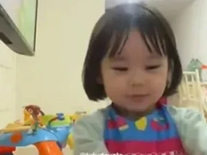 Menina viraliza em vídeo com slime: “Que mole! Parece os peitos da minha mãe”