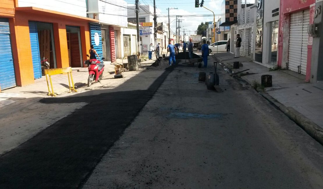 Prefeitura intensifica serviços de calçamento e pavimentação em Arapiraca