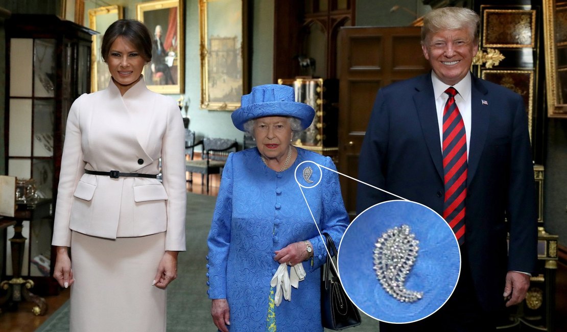 Observadores dizem que rainha Elizabeth II mandou ‘recados’ para Trump através de broches