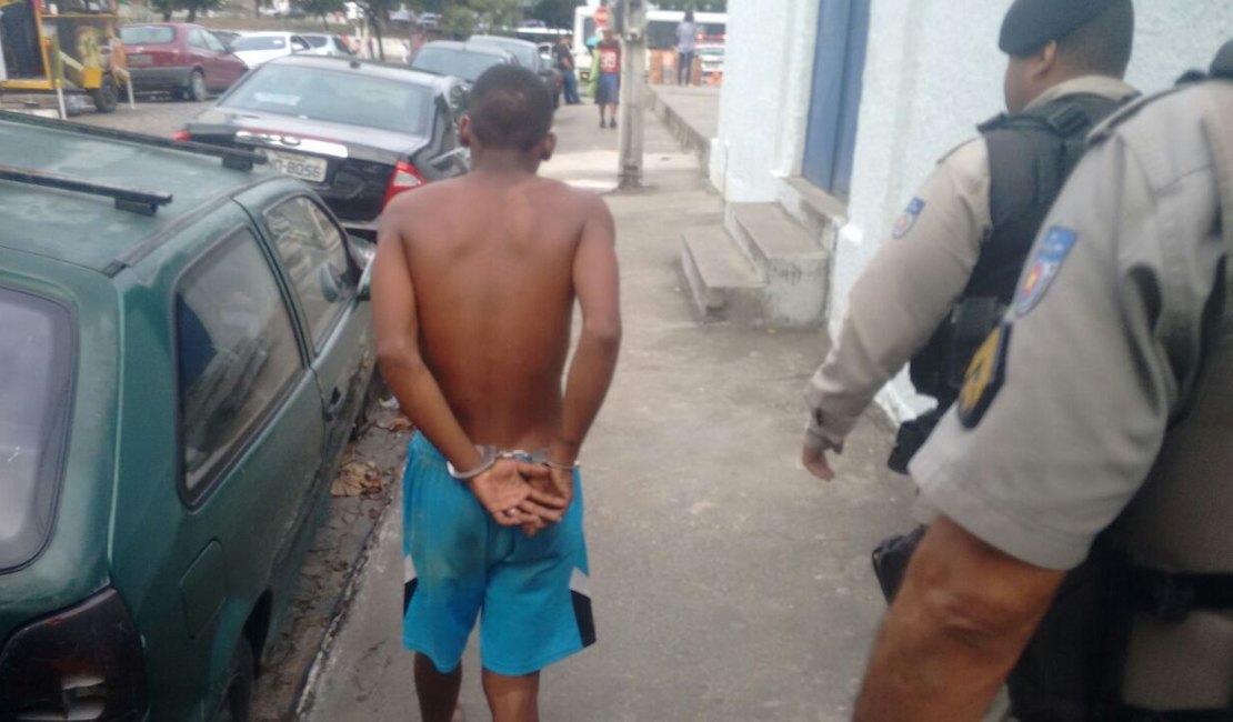 Adolescente é apreendido no “Morro Santo” suspeito de assaltos com pistola de plástico 