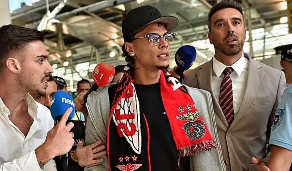Ex-Palmeiras, Richard Ríos desembarca em Lisboa para assinar com o Benfica