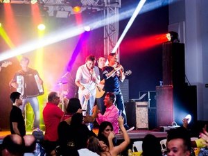 ?Viola, Seresta e Poesia? é sucesso de vendas e esgota setor Ouro