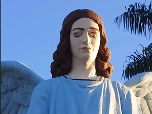 Restauração de estátuas sacras 'desfigura' imagens e vira piada em MG: 'Pintaram o olho de Jesus torto'