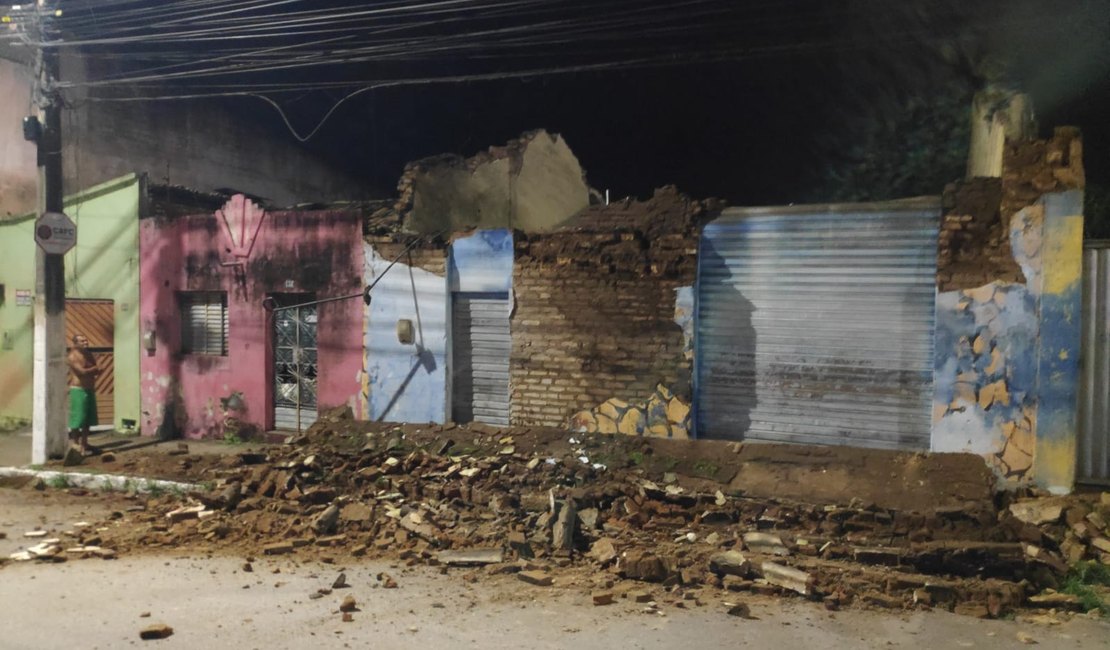 Telhado de salão desaba  no bairro Cacimbas