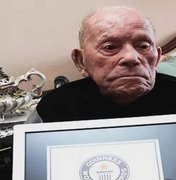 Homem mais velho do mundo morre dias antes de completar 113 anos