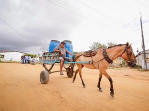 Abastecimento chega aos povoados Lagoa dos Ranchos e Lagoa do Mato dos Lopes, em Palmeira dos Índios