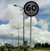 Novas placas de trânsito são instaladas em Maceió