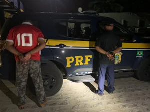 PRF prende dois homens portando falsa identidade e arma de fogo na BR 104. 