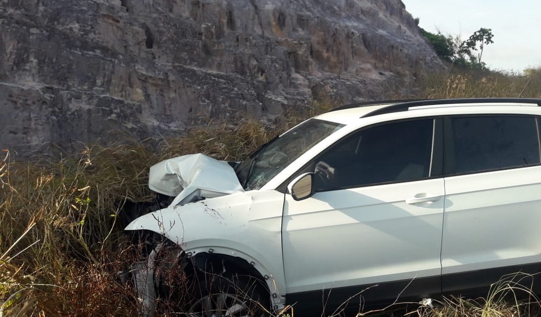 Apresentadora do Bom Dia Alagoas sofre acidente de carro na Barra de São Miguel