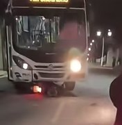 Motociclista fica gravemente ferido após colisão com ônibus em Arapiraca