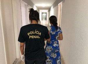 Muher é detida ao tentar entrar com droga no Baldomero Cavalcanti
