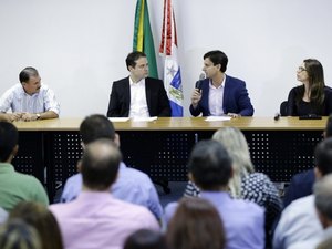 Governador debate com prefeitos propostas que afastem a crise