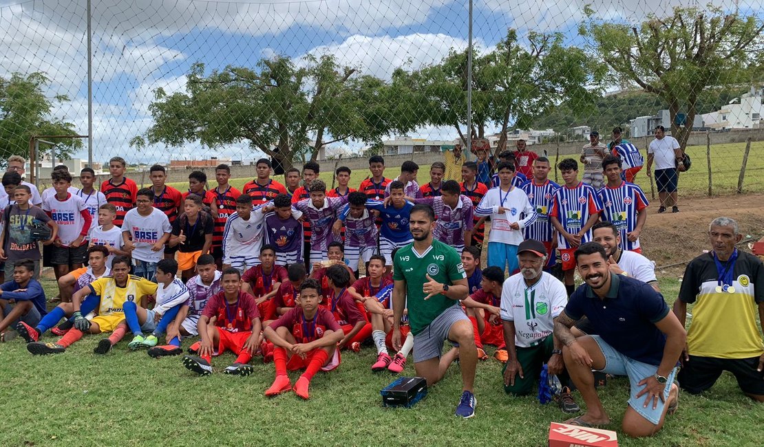 Em Arapiraca, ação beneficente presenteia crianças em torneio de futebol