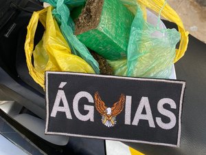 Jovem 21 anos é presa após ser flagrada com 510 gramas de maconha, em Maceió