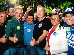 Líder nas pesquisas, Arthur Lira mostra força ao lado de apoiadores em Palmeira dos Índios