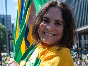 Em noite de Oscar, Regina 'dedica prêmio' a protestos contra Dilma