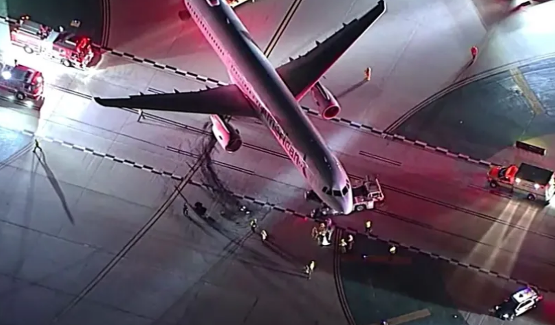 Ônibus colide com avião em pista no aeroporto de Los Angeles e deixa 5 feridos