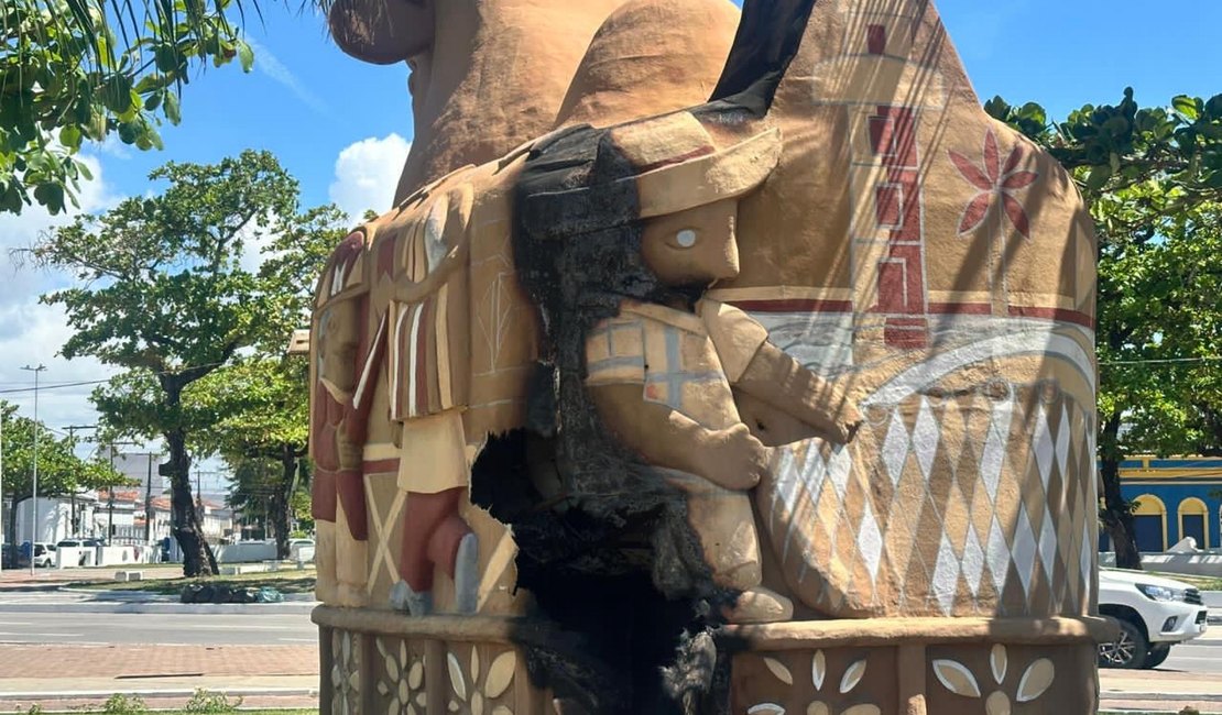 Governo de Alagoas inicia procedimentos para restaurar escultura do “Boi Bumbá”, em Jaraguá