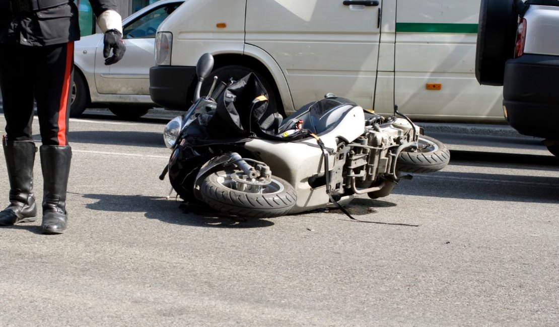 Motociclista atropela cachorro e acaba ferido na Av. Muniz Falcão na cidade de Arapiraca