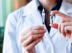 Brasil anuncia produção de 100 milhões de doses de vacina contra covid-19