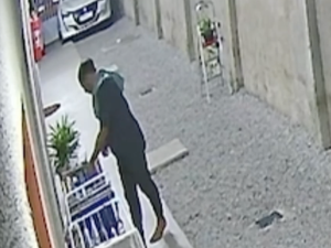 [Vídeo] Homem suspeito de furtos na parte baixa de Maceió é localizado e conduzido à delegacia