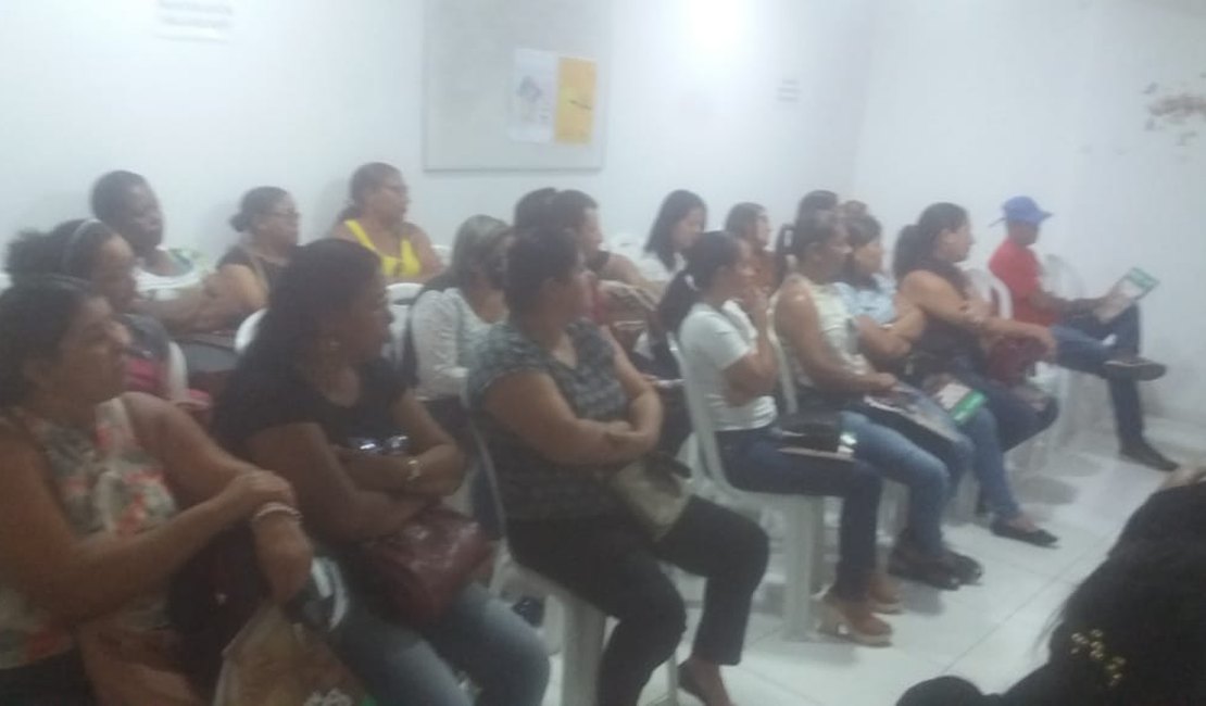 Merendeiras e auxiliares de serviços gerais do município decidem paralisar atividades em Arapiraca