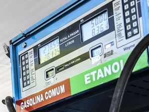 Governo sanciona lei que permite reduzir tributos sobre combustíveis