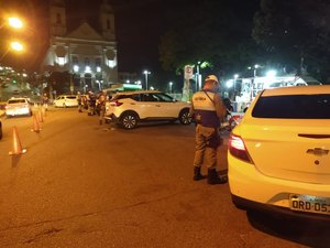 Operação Lei Seca apreende CNHs no Centro de Maceió