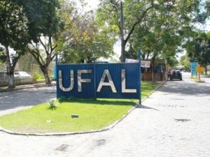 Estudante é assaltada em ponto de ônibus dentro da Ufal