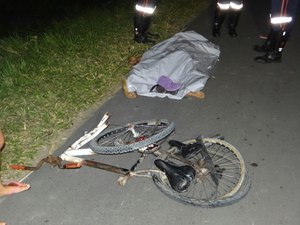Homem em bicicleta é atropelado na BR-104 e motorista foge sem prestar socorro
