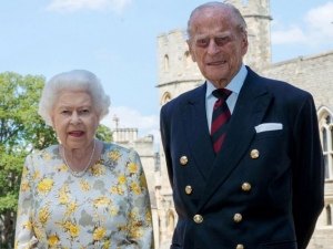 Rainha Elizabeth e Príncipe Philip são vacinados contra a Covid-19