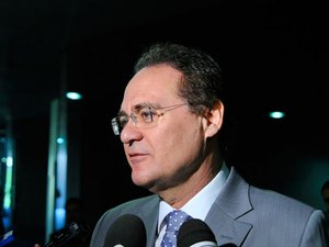 Renan defende reajuste dos salários do Judiciário e do Bolsa Família