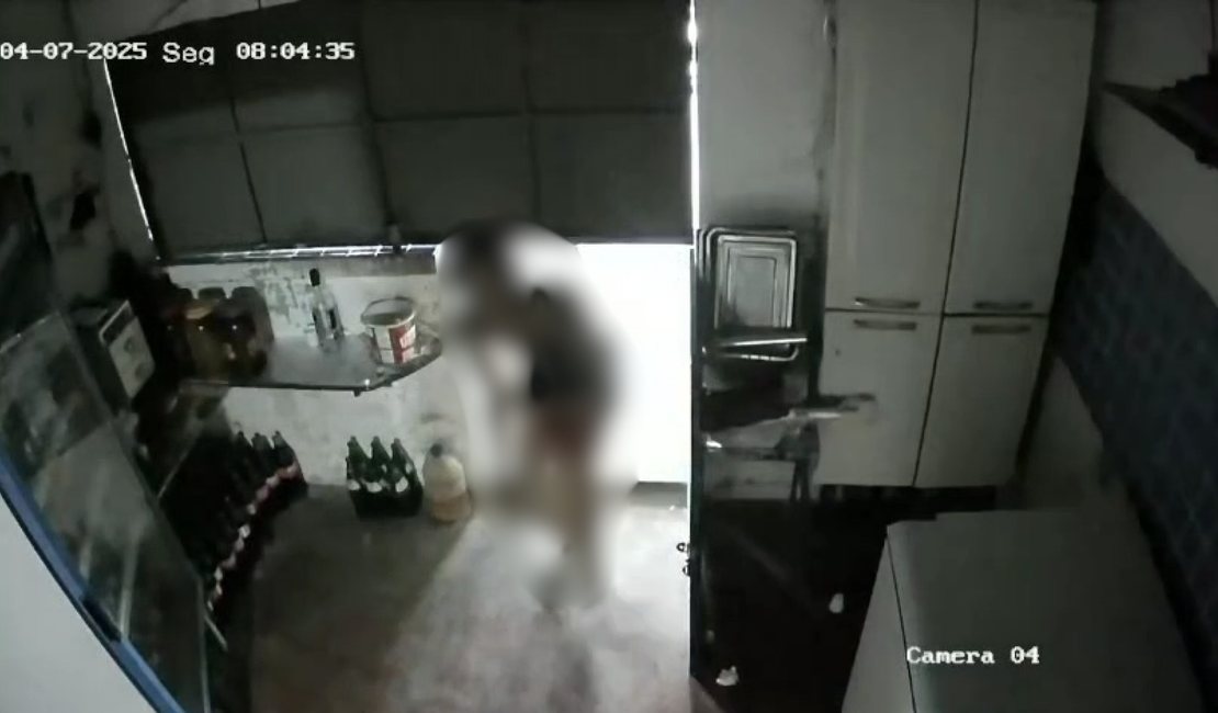 Mulher é presa por série de furtos para comprar drogas em Santana do Ipanema