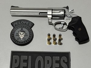 Motorista é preso portando arma de uso restrito no centro de Arapiraca