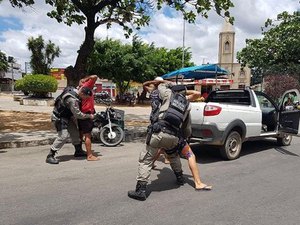 Comissão aprova projeto que pune quem divulgar e compartilhar informações sobre blitz