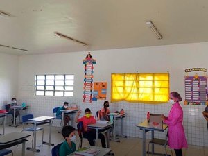 Prefeitura de Limoeiro de Anadia faz campanha de Saúde Bucal em escolas da rede municipal