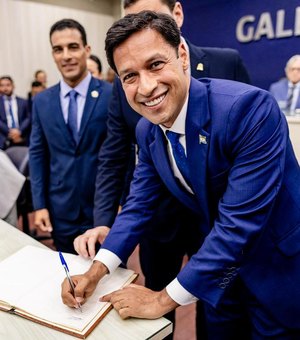 Câmara Municipal empossa Rodrigo Cunha como prefeito de Maceió