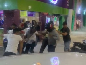 Torcedor do CSA é espancado por grupo de jovens em lanchonete no Jaraguá