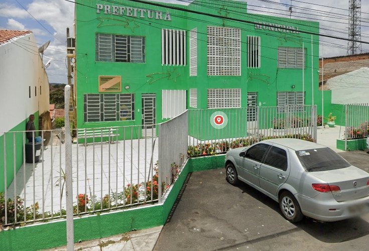 Prefeito no Sertão autoriza sequência de aluguéis de casas para mudar órgãos públicos de endereço