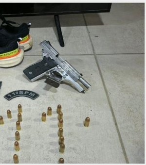 PM prende suspeito de furto e apreende arma e drogas em Santana do Ipanema e Penedo