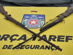 Suspeitos fogem da polícia e abandonam armas em Porto Calvo