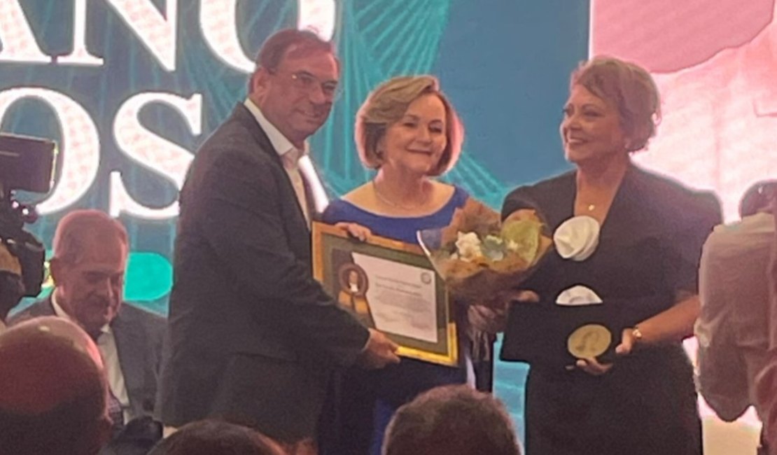 Prefeito de Arapiraca, Luciano Barbosa, é homenageado pela ABBCJ-AL