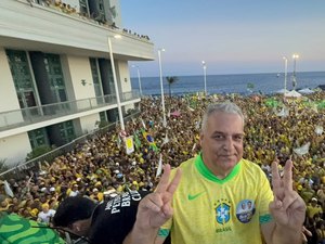 Salvador se veste de verde e amarelo para receber Flávio Bolsonaro e Gaspar