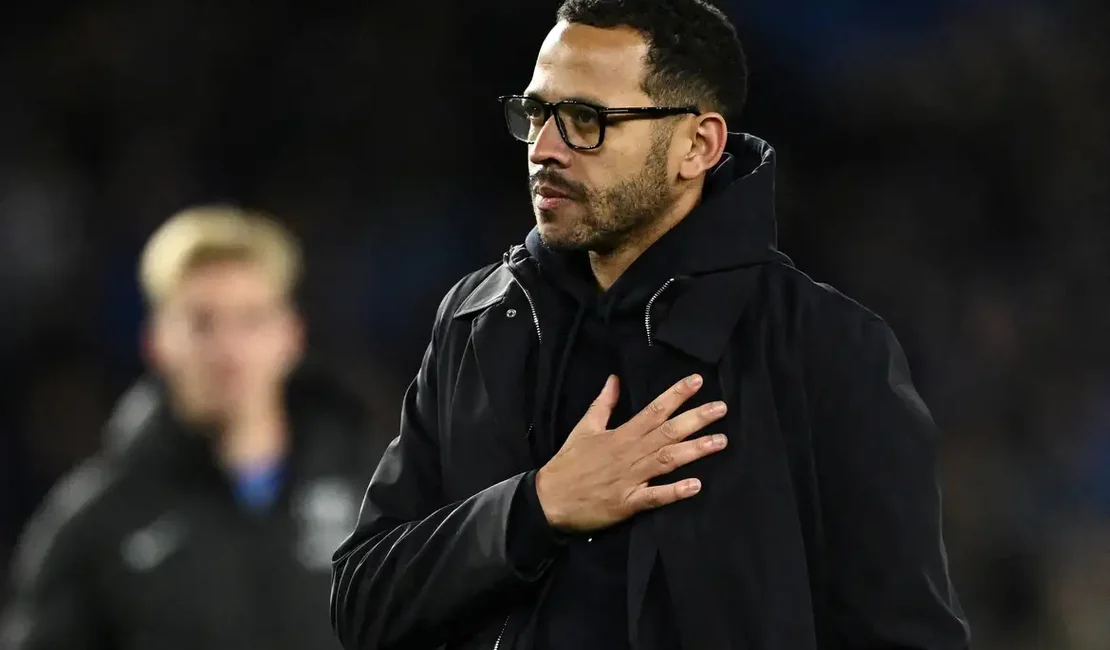 Chelsea demite técnico Rosenior em meio à pior seca de gols em décadas