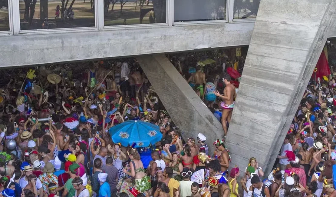 Boi Tolo, ícone do Carnaval de rua do RJ, ganha destaque internacional