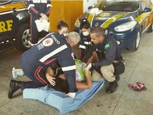Alagoana dá a luz dentro de posto da PRF e nasce uma menina saudável, em Sergipe